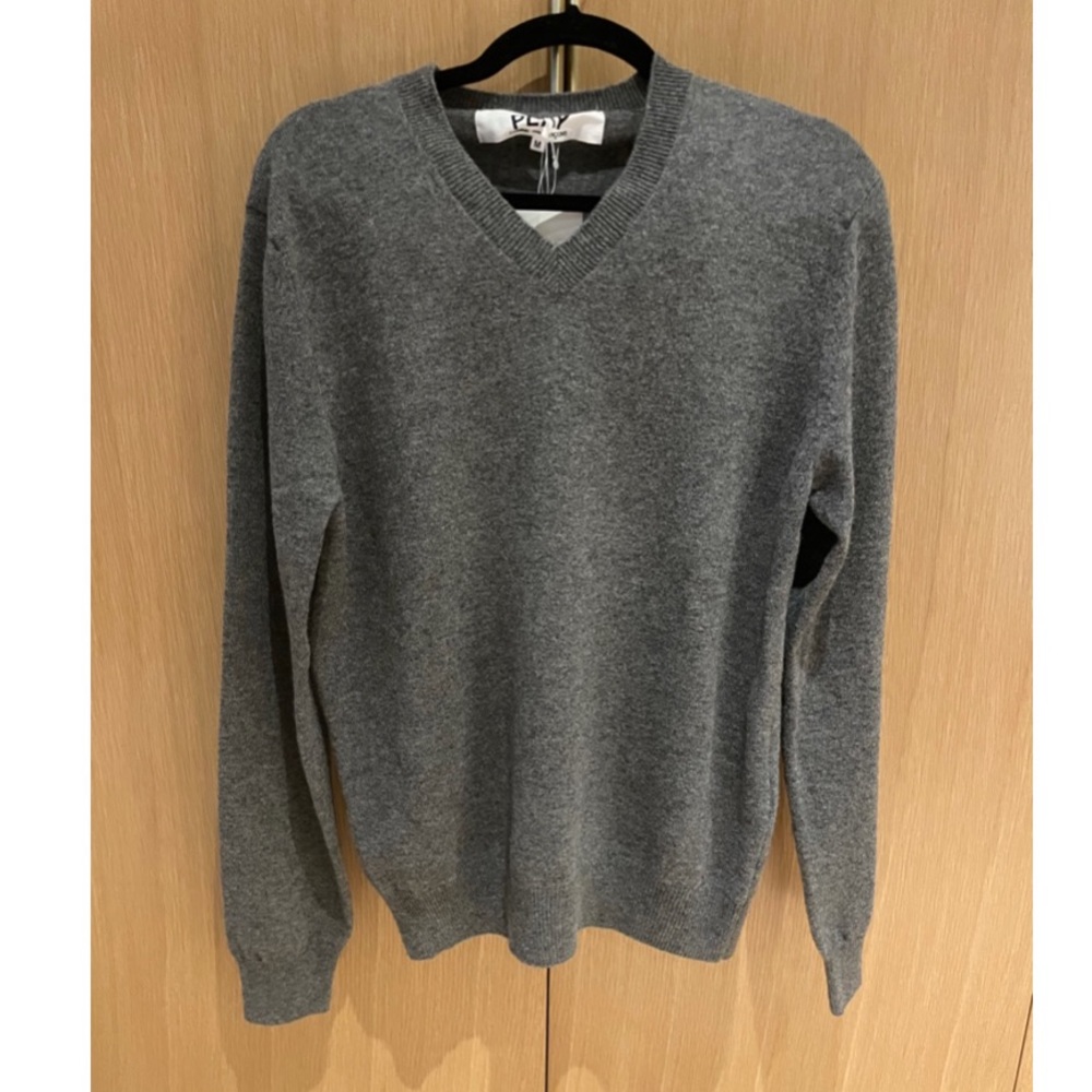 NWT Comme Des Garçons Play heart v-neck sweater